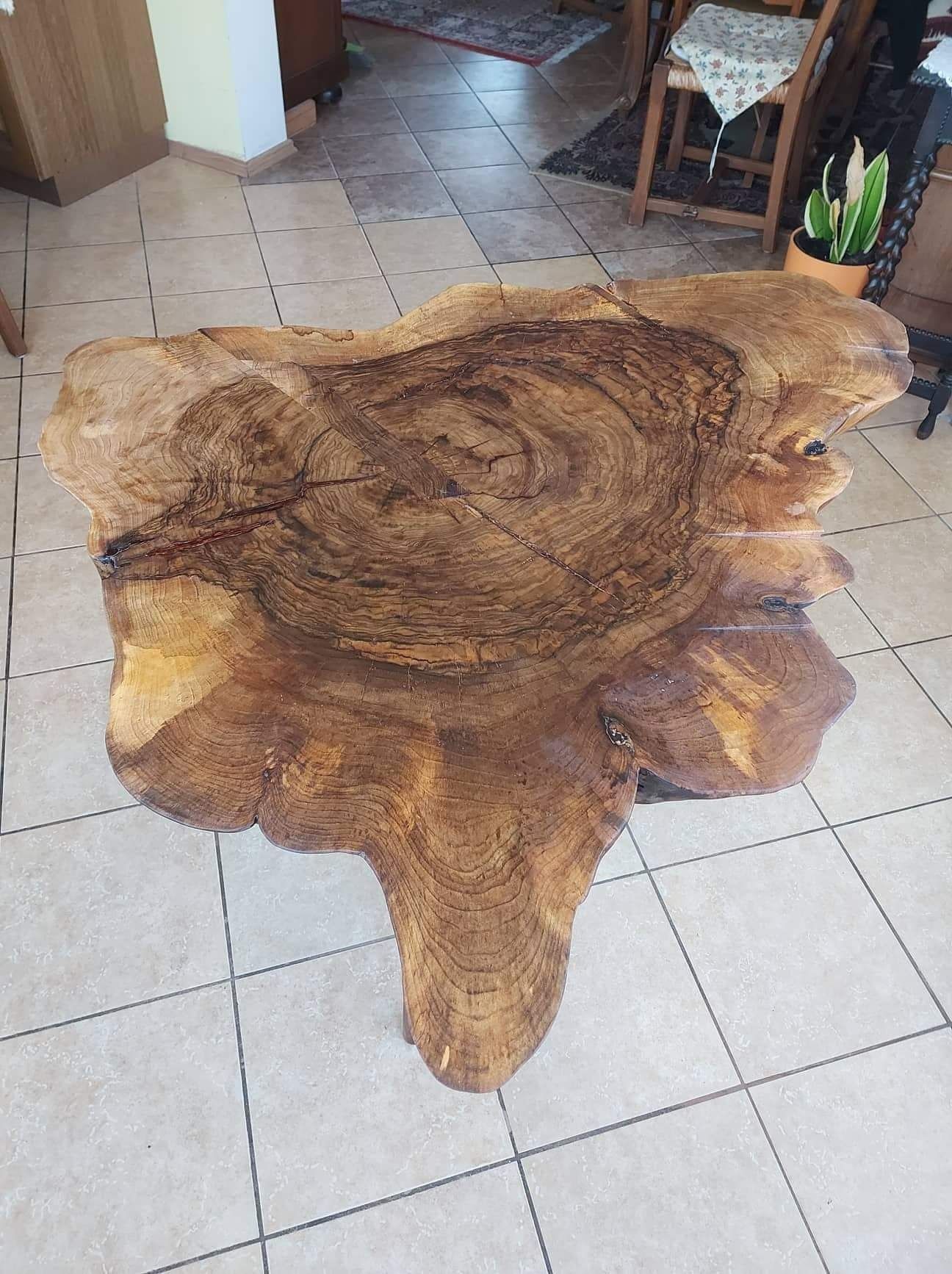 Stół z korzenia drzewa
