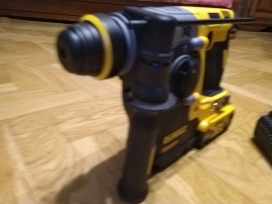 Młotowiertarka Młot Wiertarka Dewalt DCH273NT  5ah SDS + NOWY 2024