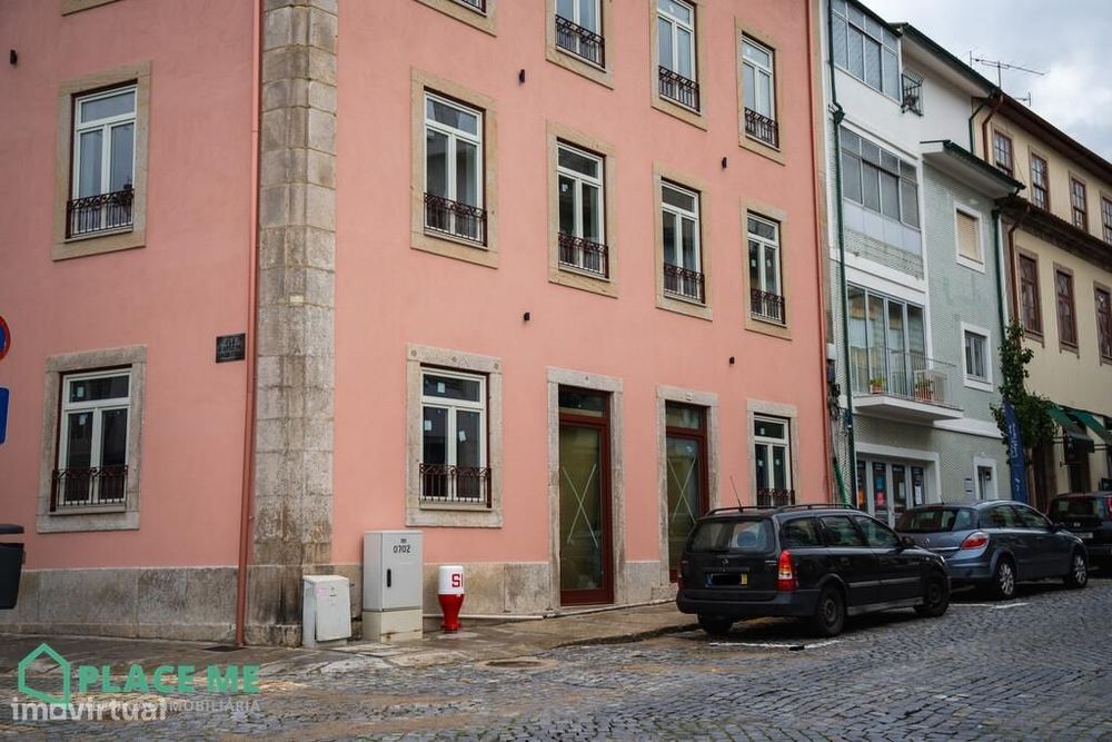 Loja com Licença de comércio e serviços na Rua Dom Afonso Henriques, B