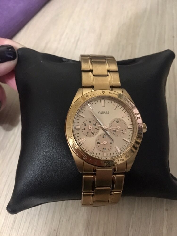 Часы GUESS. Оригинал .