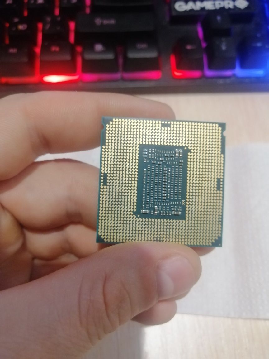 Продам процесор Intel Core I5-8400 2.8GHz