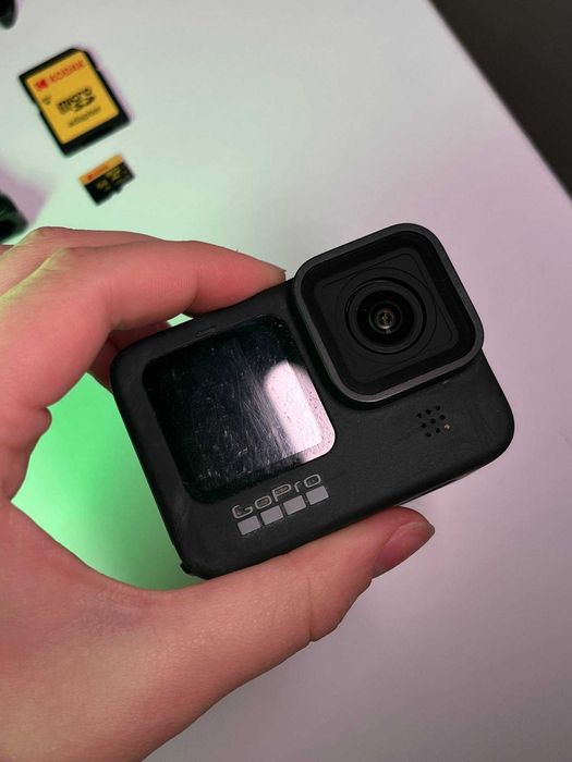 Екшн-камера GoPro Hero 9 з зарядною станцією