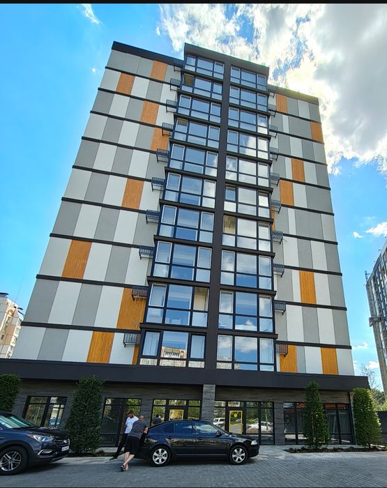 Вишневе. Європейська 32 В . Фасад. Вітрина . Приміщення S-42кв.м