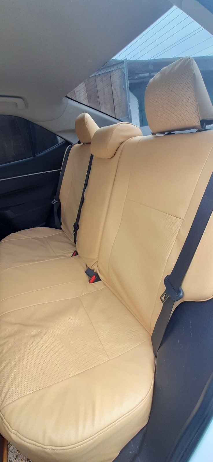 Продам чехлы на Toyota Corolla