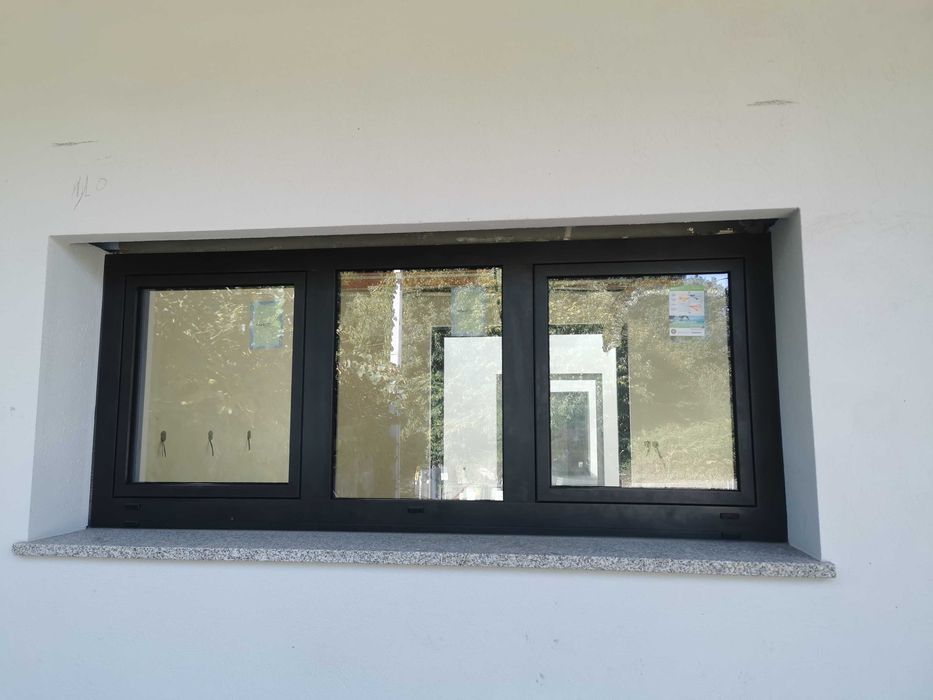 Janela em alumínio alt. 84cm X 2mt, cor noir 100 nova