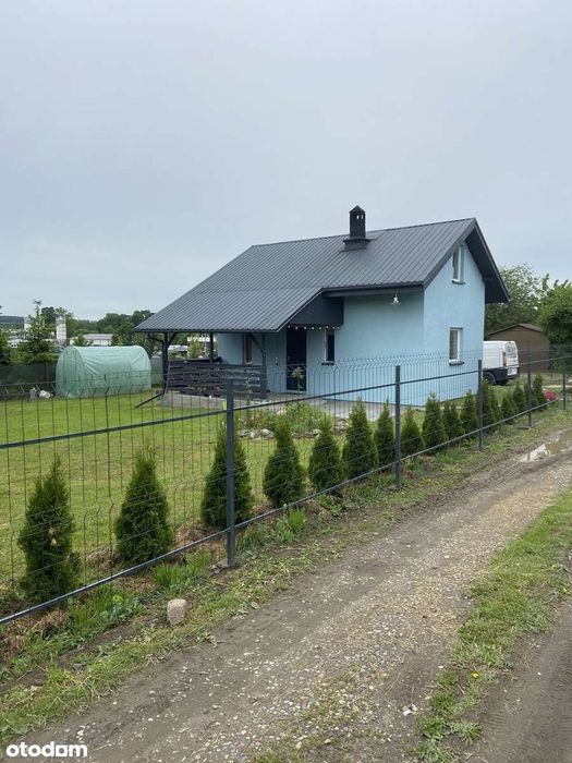 Nowoczesny dom z basenem i garażem