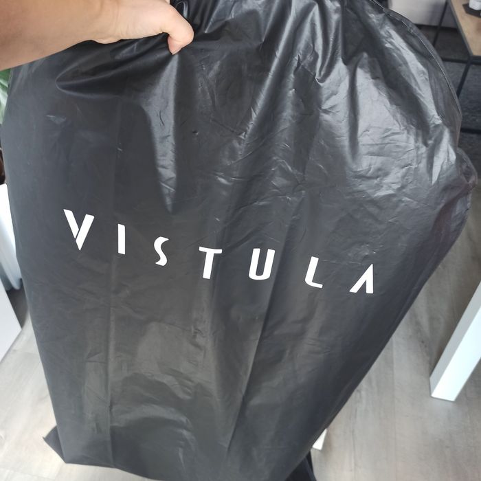 Garnitur Vistula z kamizelką, poszetką, paskiem oraz pokrowcem