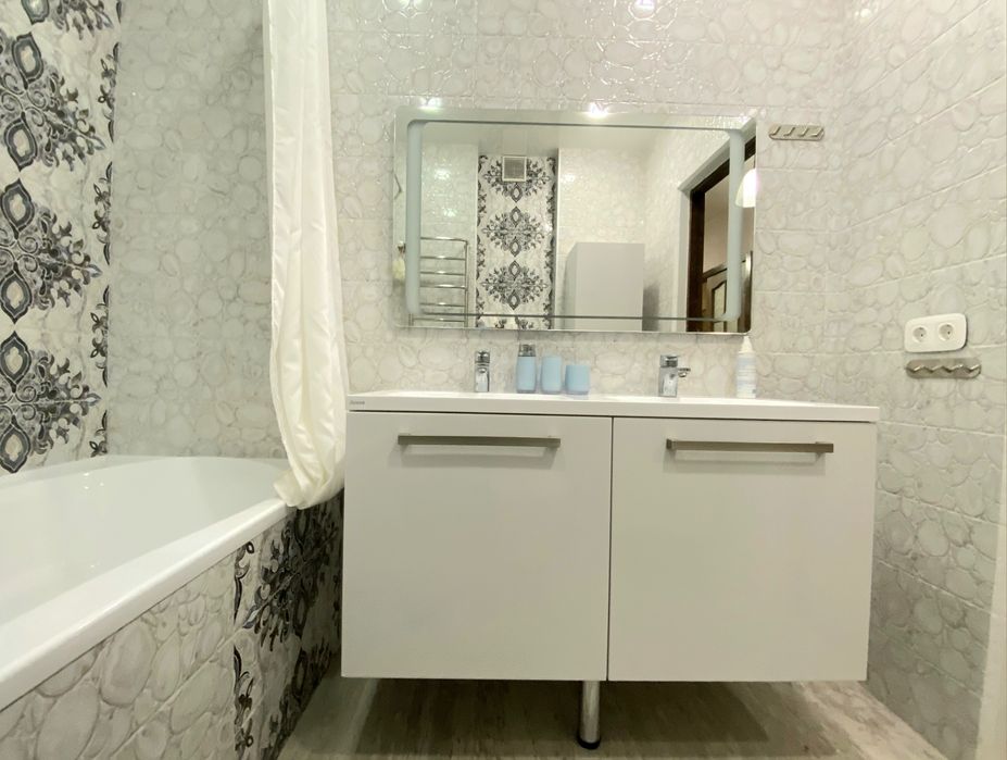 Науки 80а, 3 кімнатна роздільна, монолітний будинок