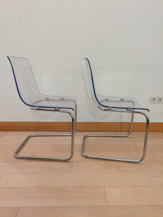Conjunto de 2 Cadeiras em Acrilico Transparente com Armação Cromada