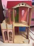 Domek drewniany dla lalek barbie