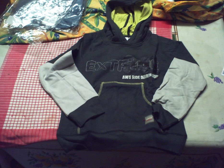 Sweat com capuz AWS tamanho 8 anos nova