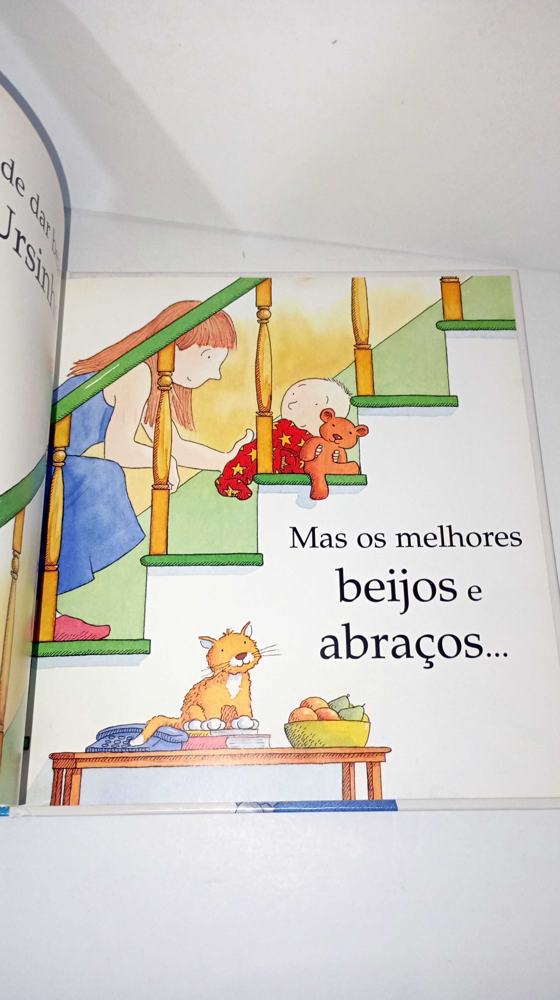 O bebé gosta de beijos e abraços