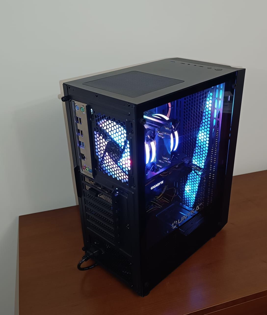 PC *TIPO* i7 (e5 2670 v3) | RX 580 | 512 SSD M.2 | 16 GB RAM