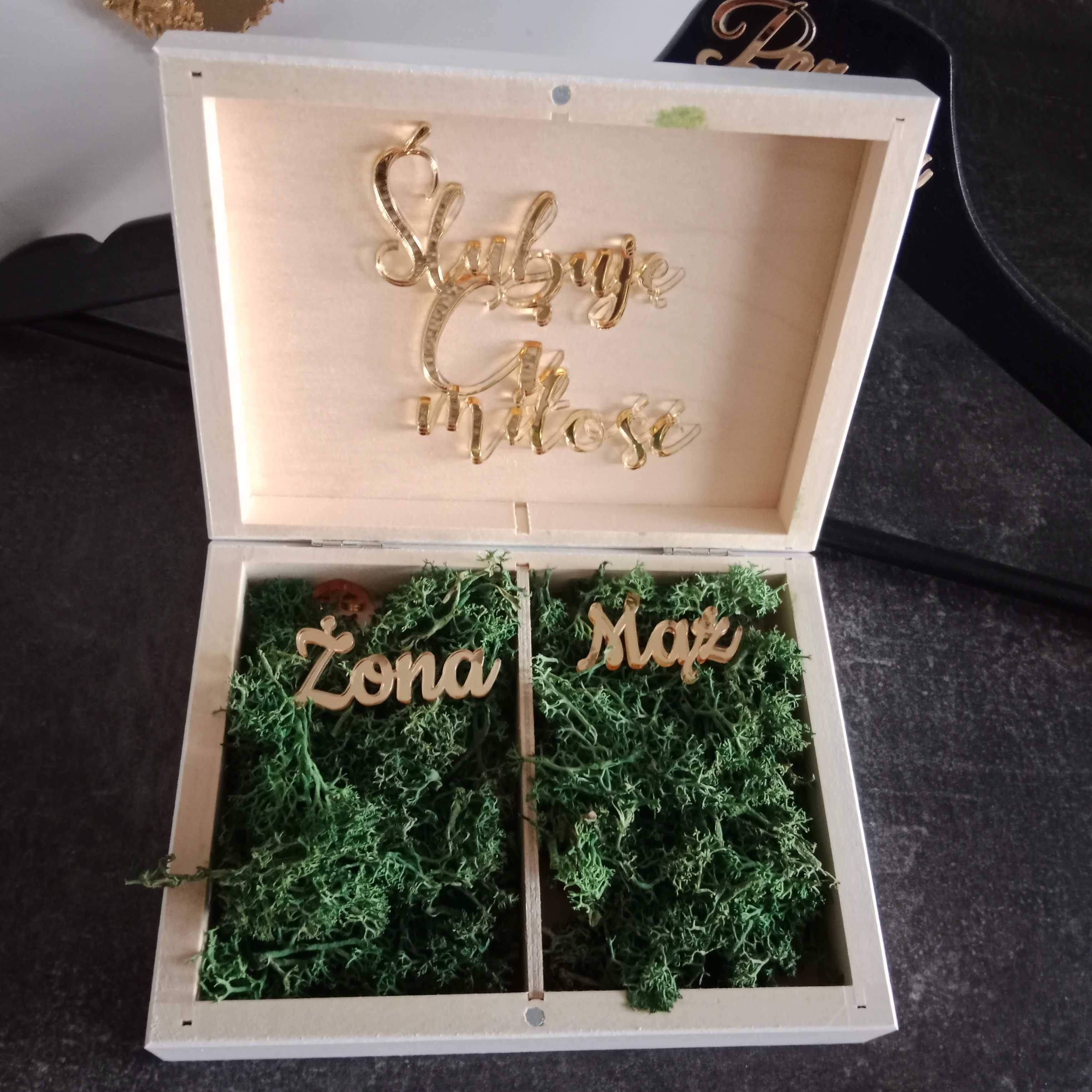 Pudełko ślubne na kartki, obrączki i wieszaki