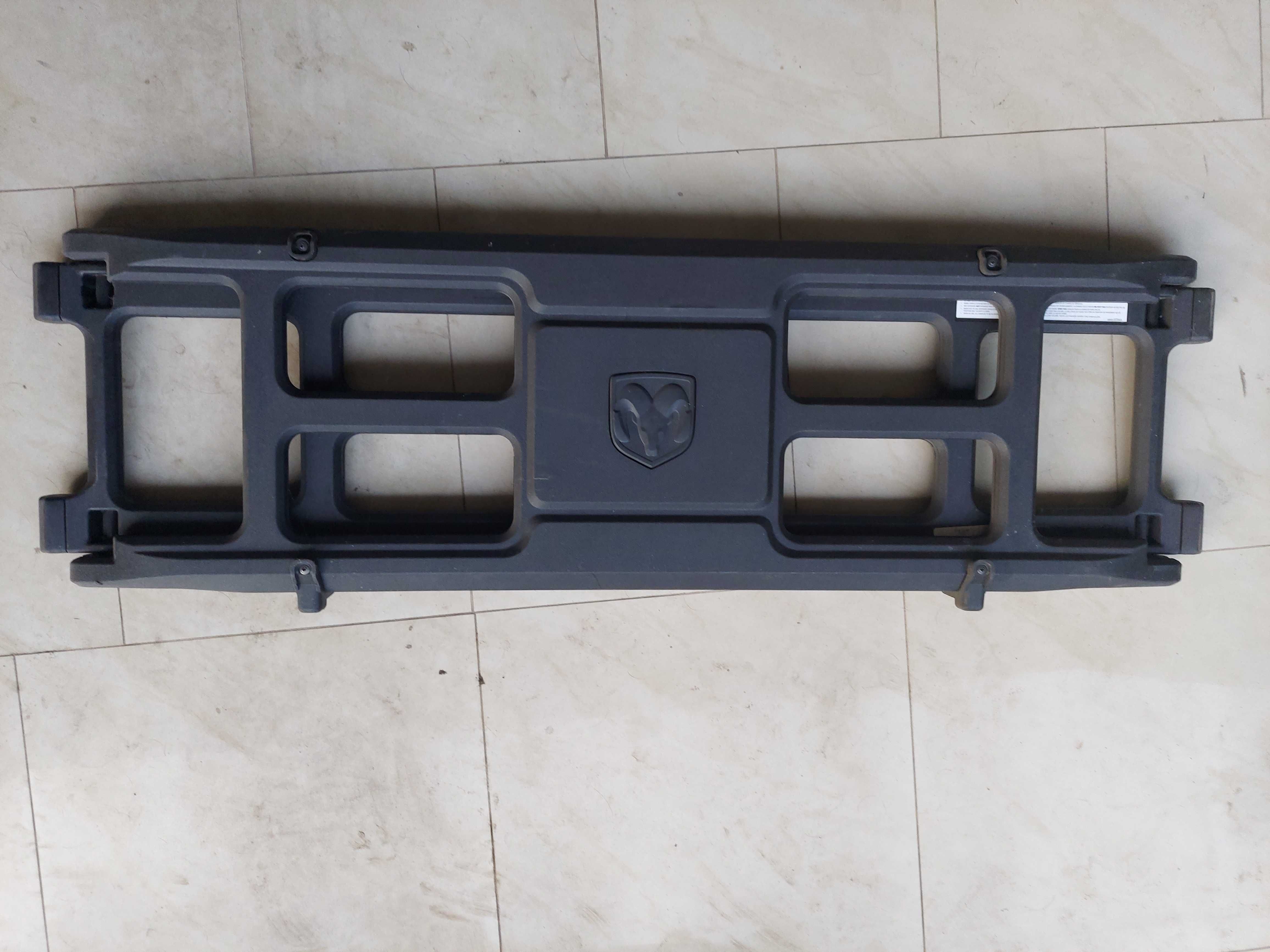 ram 1500 przegroda paki z rambox