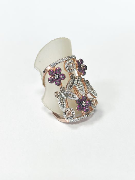 Anel de prata com flores e borboletas