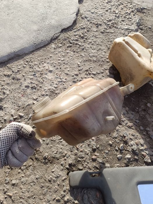 Розширювальний бачок Форд Ескорт