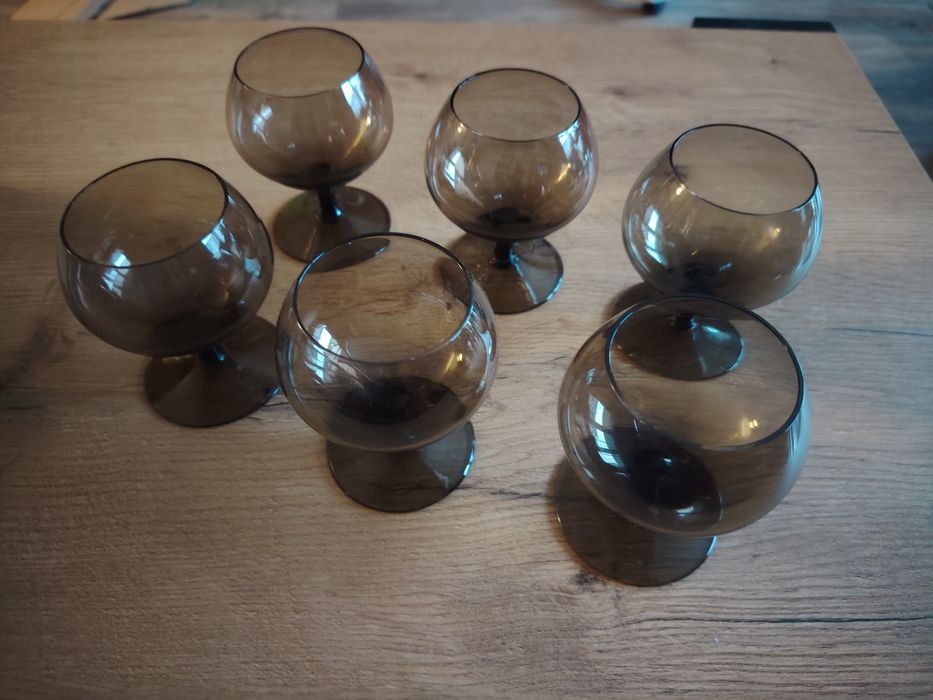 Kieliszki PRL ciemne szkło