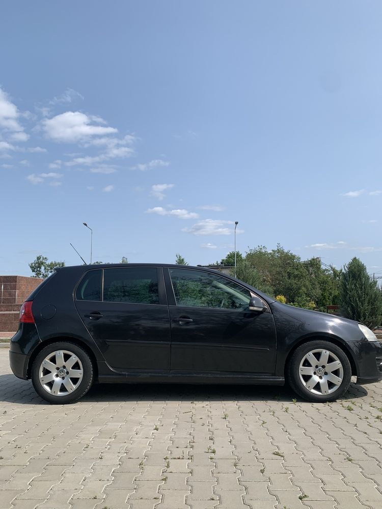 Продам GOLF V 2.0 td