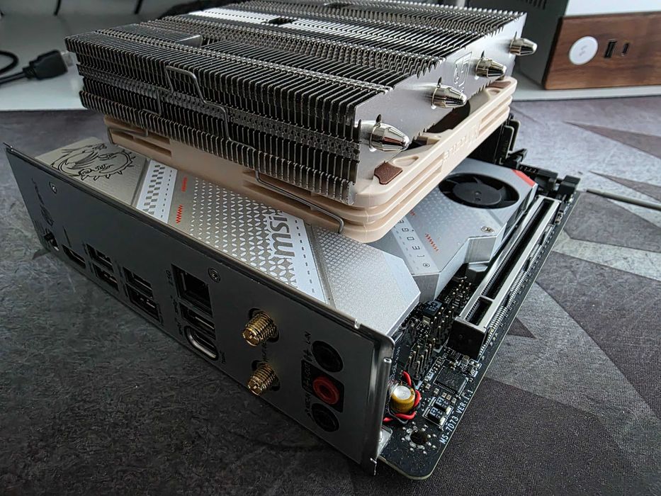 PC Mini Ryzen 5 9600X, 32GB DDR5-5600, Noctua, MSI B650i e Caixa