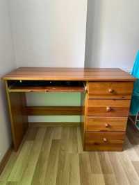 Drewniane biurko z szufladami