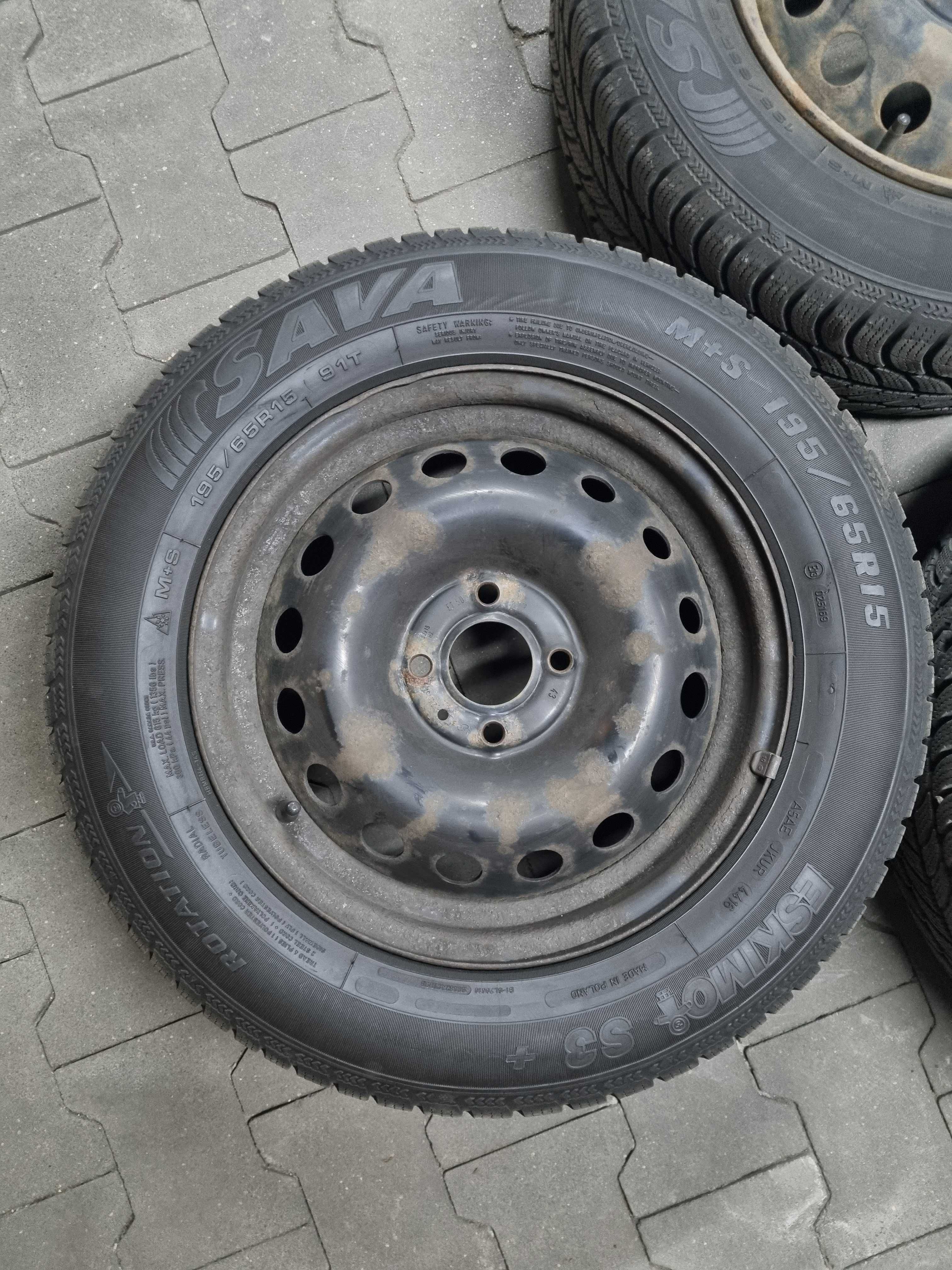 Opony zimowe Sava 195/65 R15 + felgi stalowe