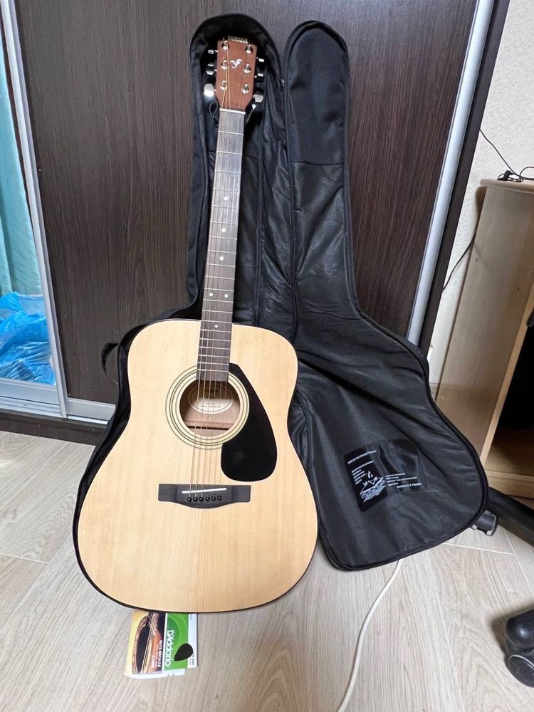 Продам гітару Yamaha310 з усім доповненнями