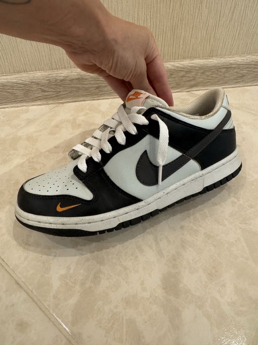 Кроссовки женские