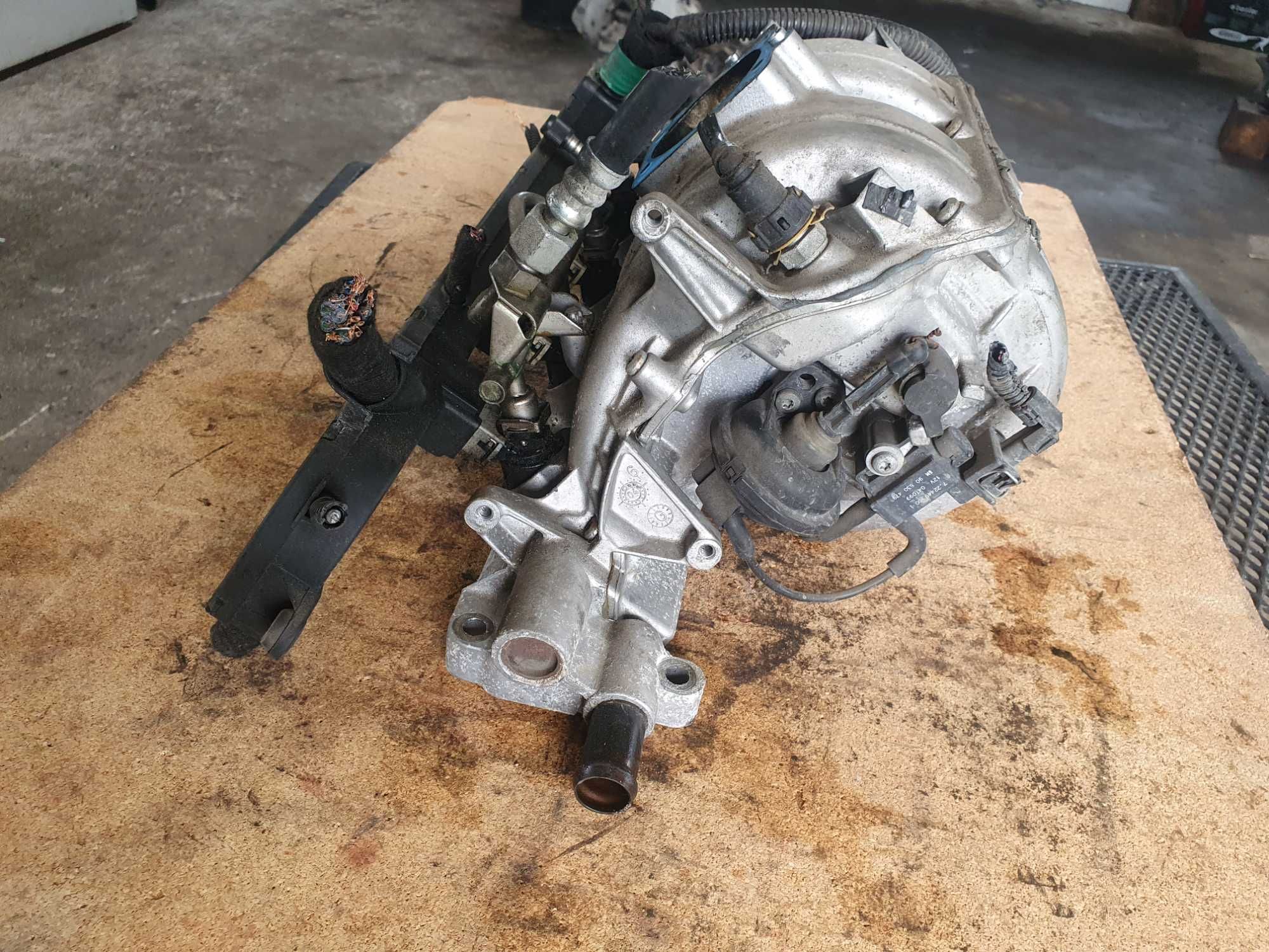 Kolektor ssący listwa wtryskowa Opel Astra H 3 III 1.8 benzyna z18xe