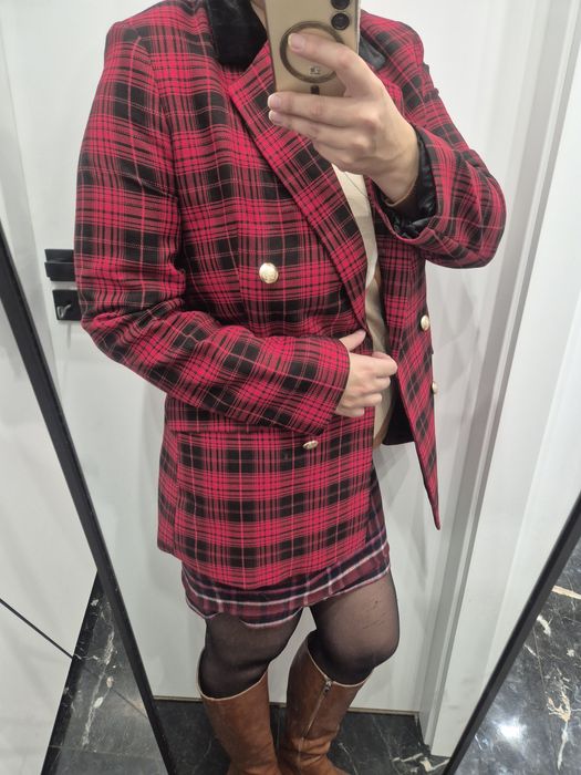 Marynarka żakiet w kratę czerwona czarna z futerkiem elegancka klasycz