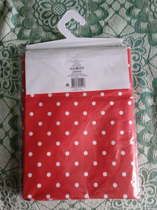 Toalha de mesa plástica 140 x 140 cm