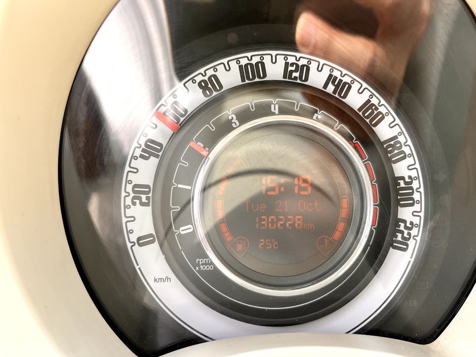 fiat 500 a gasolina - 130 000 km - muito bom estado