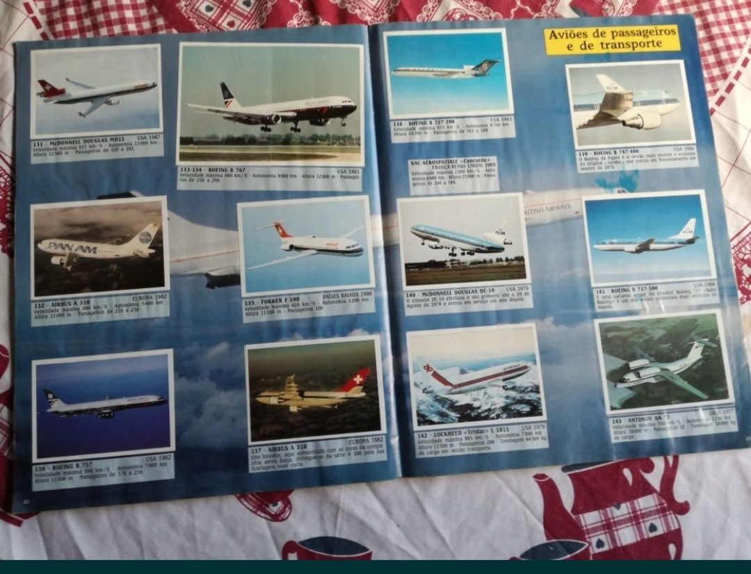 Vendo a caderneta de cromos Aviões da panini