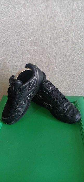 Кроссовки для девочки фирмы Reebok 34.5 размера