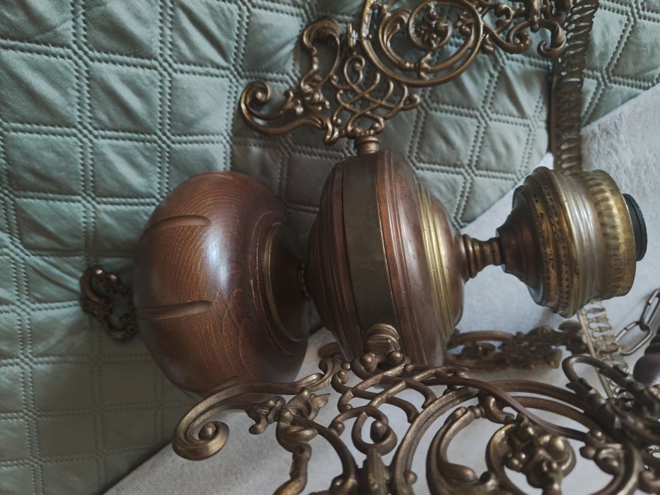 Lampa sufitowa z dawnych lat