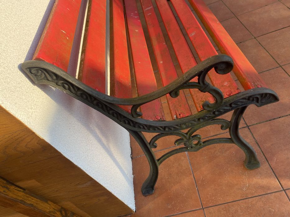 Ławka  ogrodowa czerwona