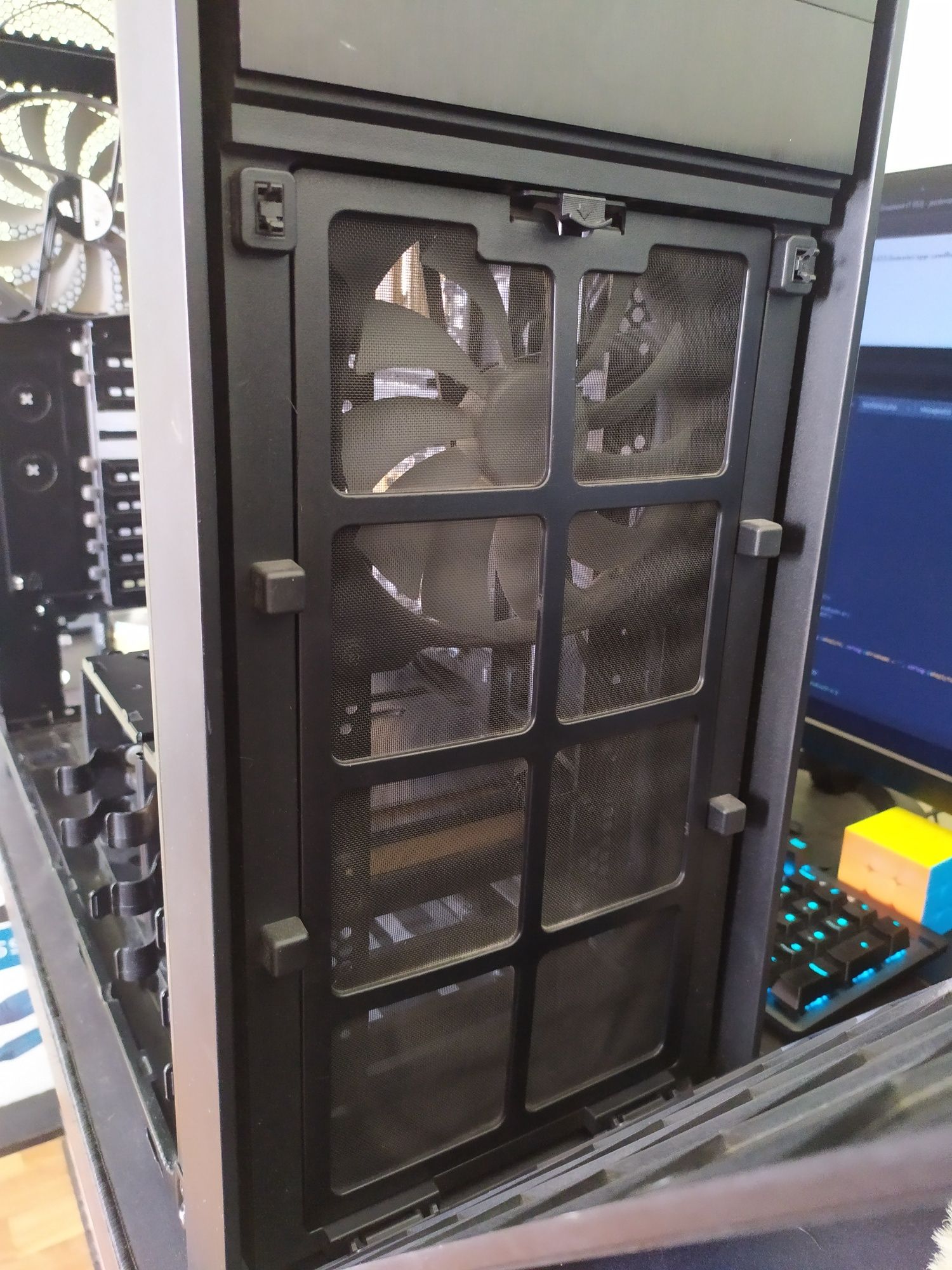 Asus z10pe-d16 ws, Corsair obsidian 750d, xeon e5 2660 v3, Cougar 120