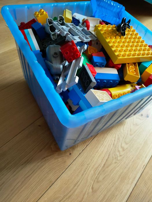 Sprzedam pudło klocków LEGO duplo