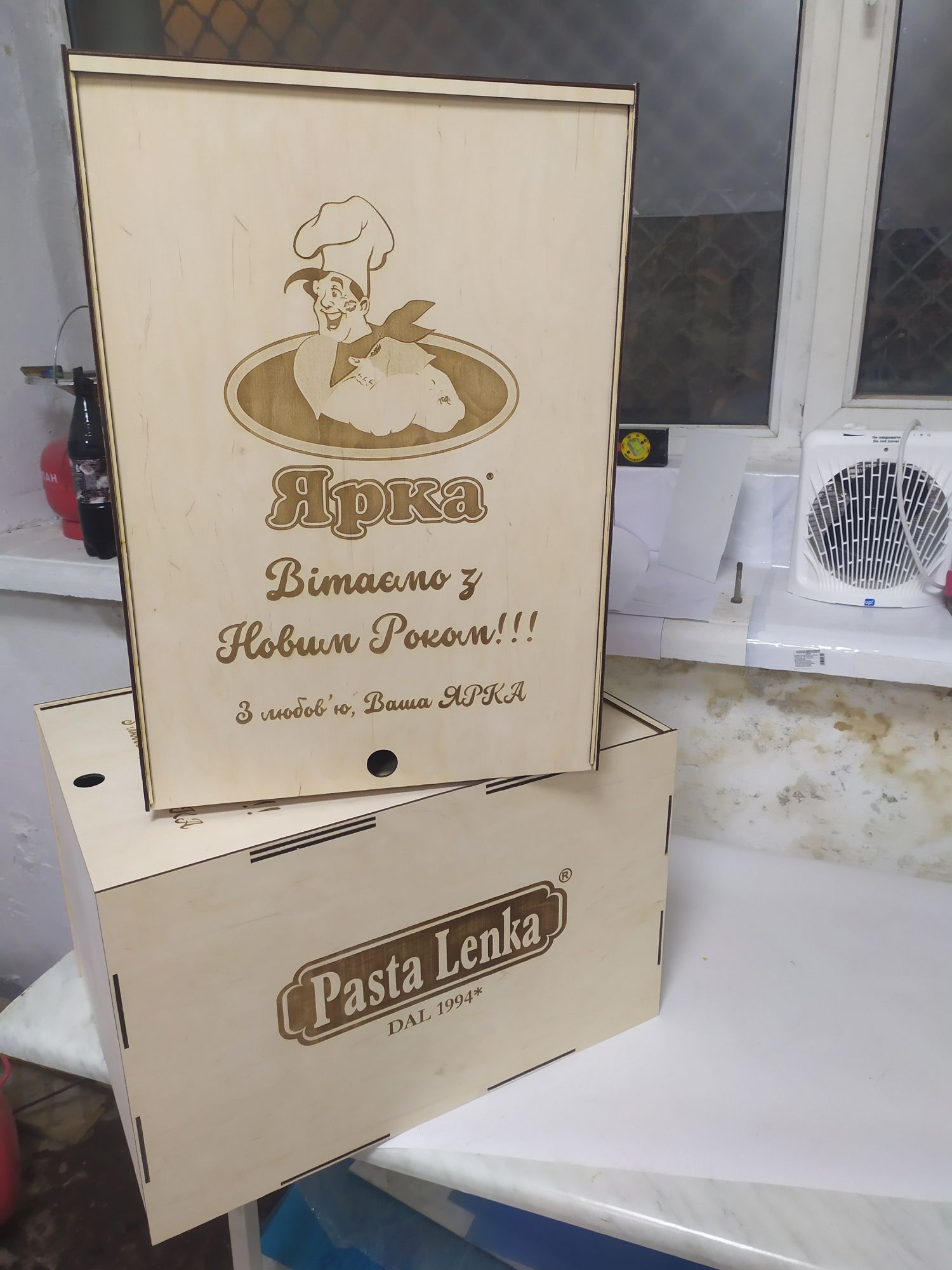 Подарочные коробки под заказ – изготовление коробок из фанеры