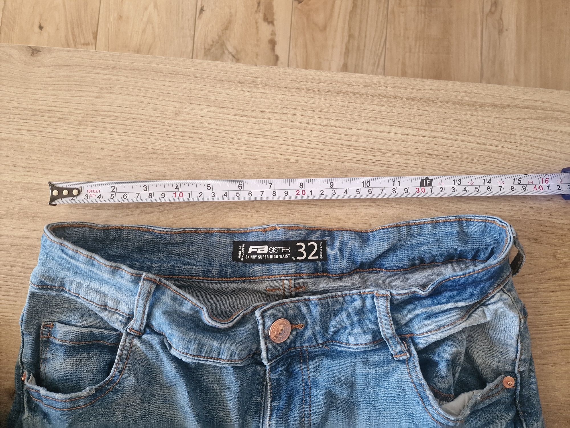 Jeans z przetarciami