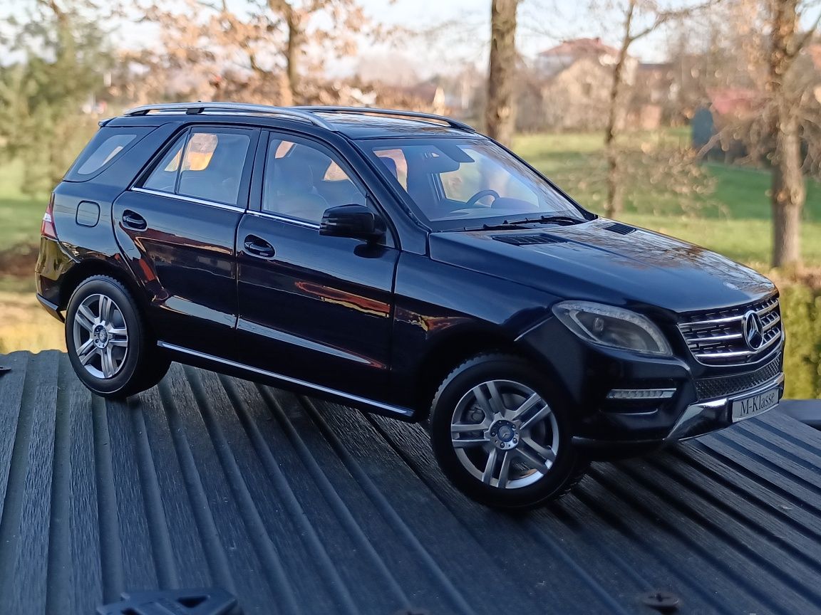 Mercedes ML Minichamps 1:18