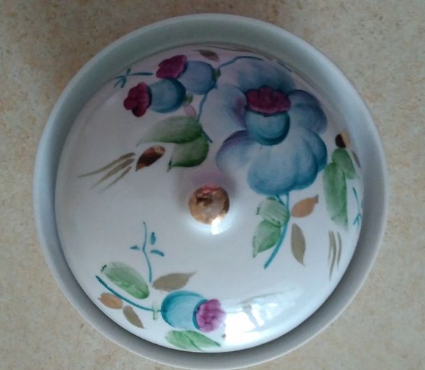 Чайник фарфоровый, сахарница, масленка, для сливок, чашки