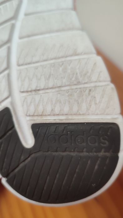 Sapatilhas de malha Adidas, ainda em bom estado
