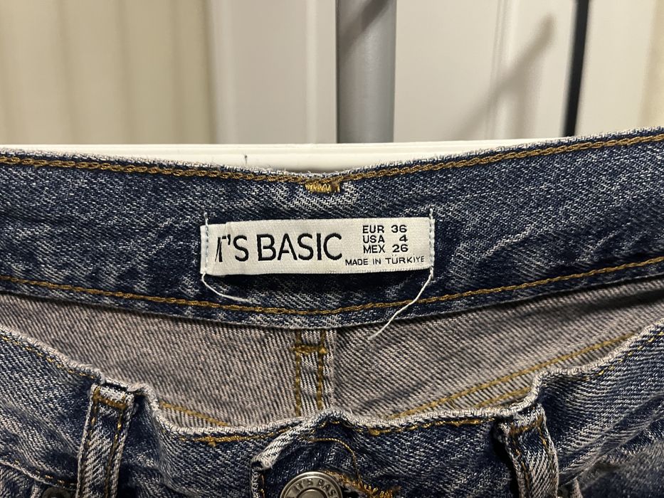 джинси з рожевим відтінком