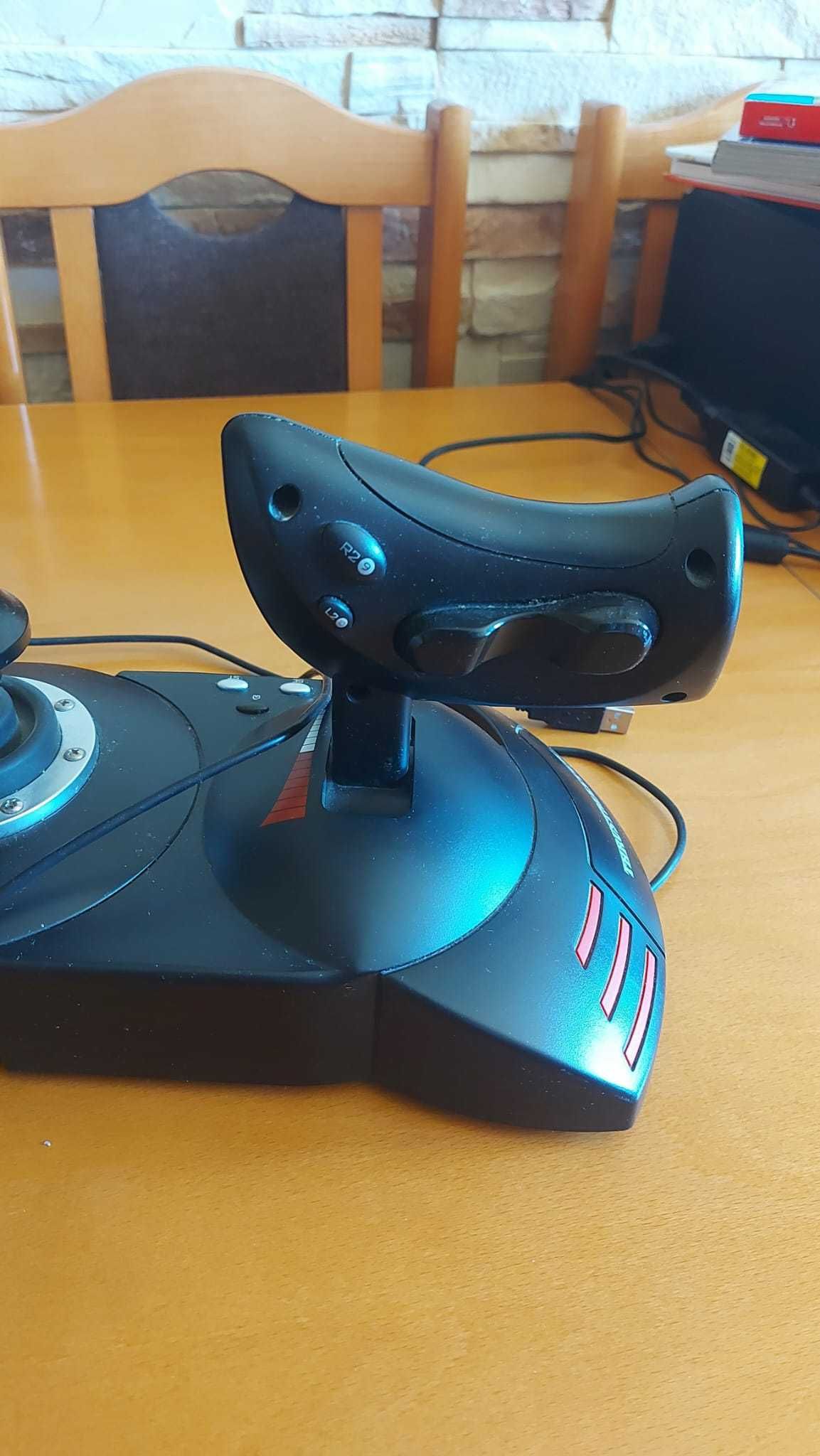 Joystick Thrustmaster