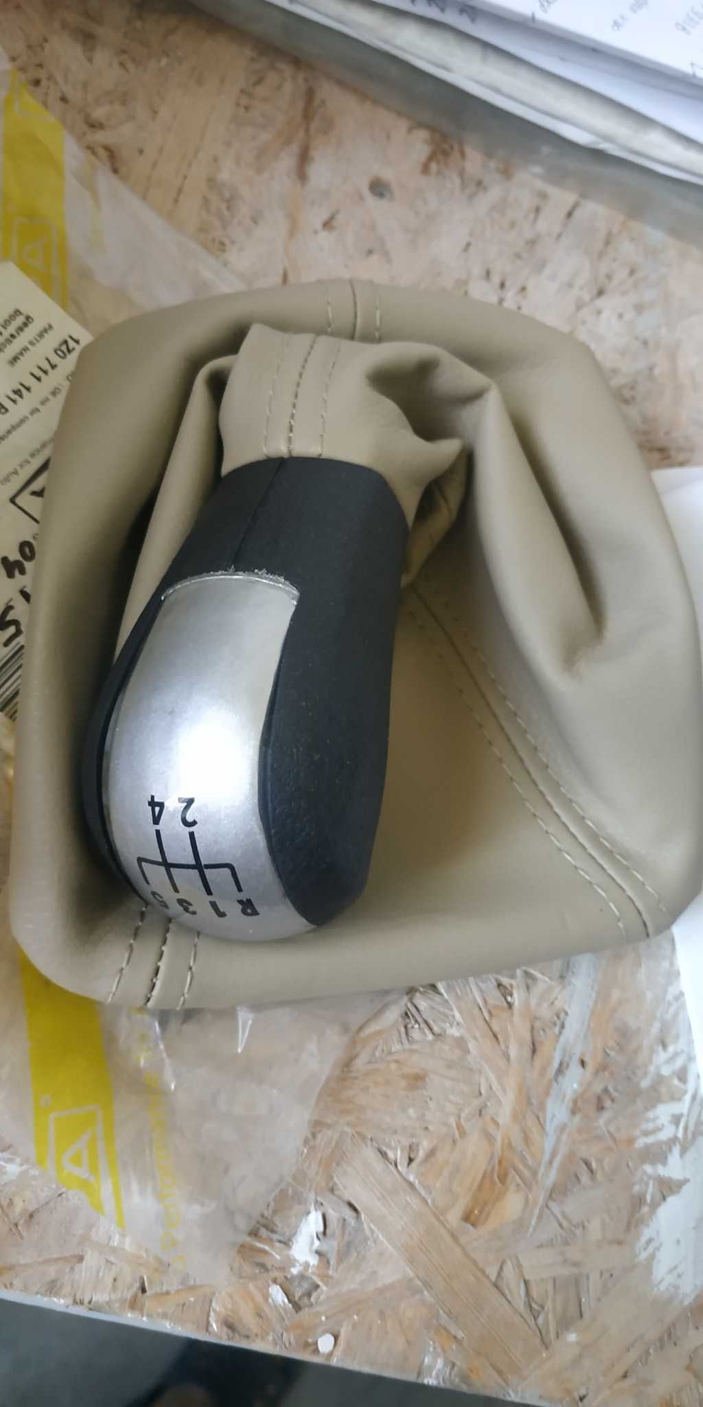 Ручка переключения КПП с пыльником Octavia А5 черно-серебристая