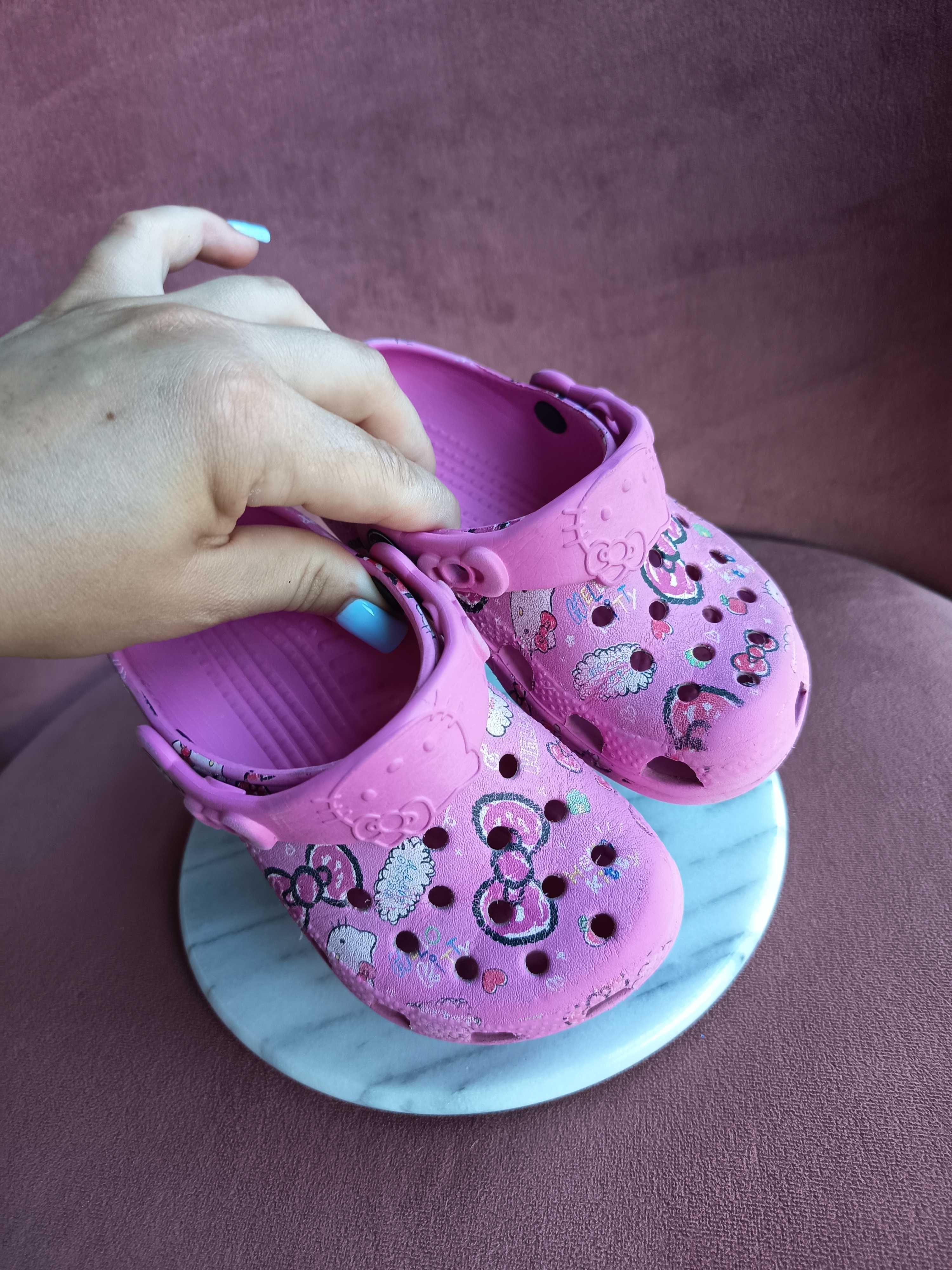 Crocs różowe klapki Hello Kitty UK 8/9 r.24/25