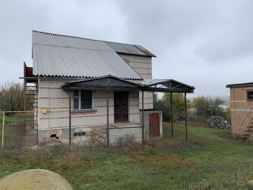 Продам дом 200м²  недалеко от города