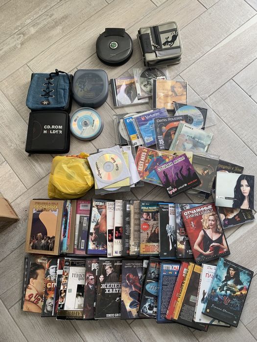 Диски с музыкой, фильмами органайзеры