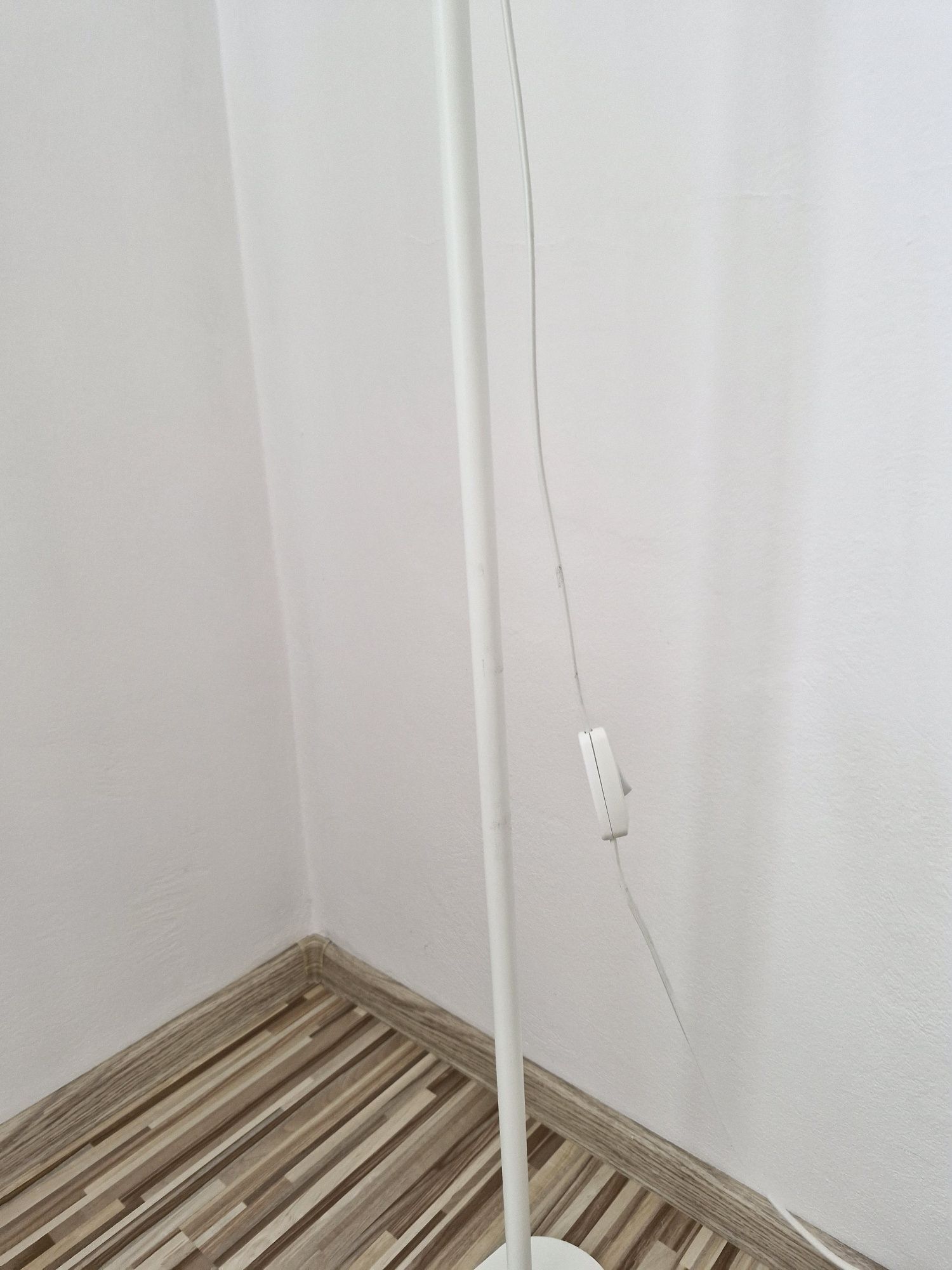 Lampa wolno stojąca